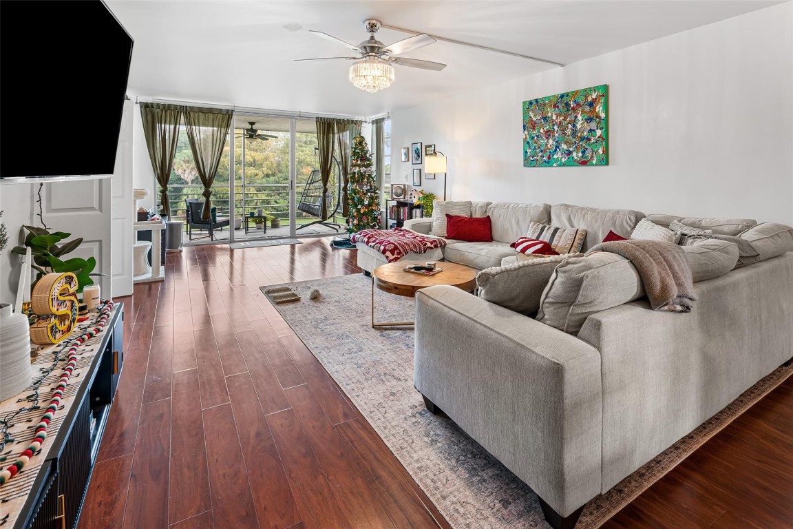 3930 Oaks Clubhouse Drive 304