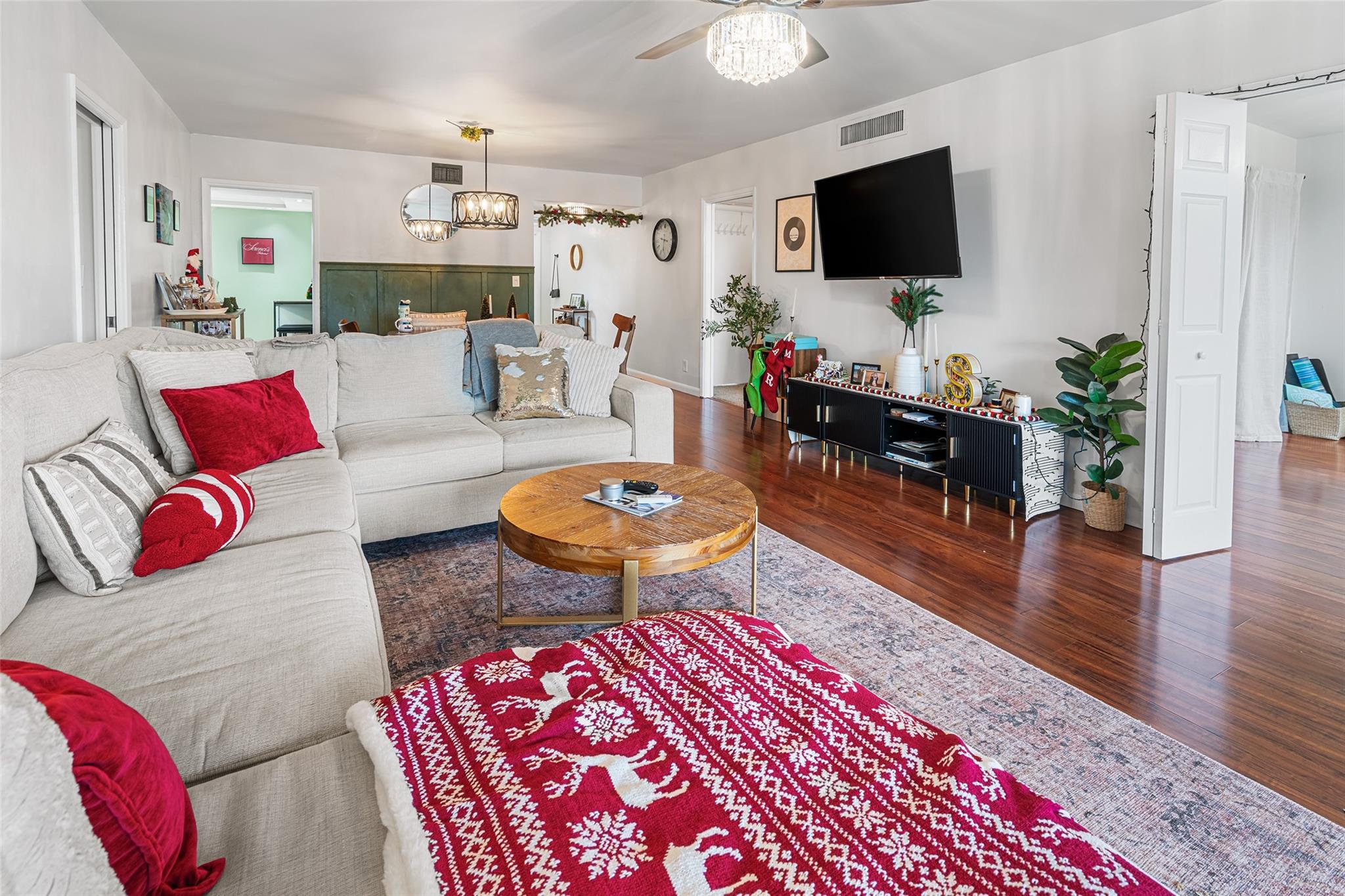 3930 Oaks Clubhouse Dr 304