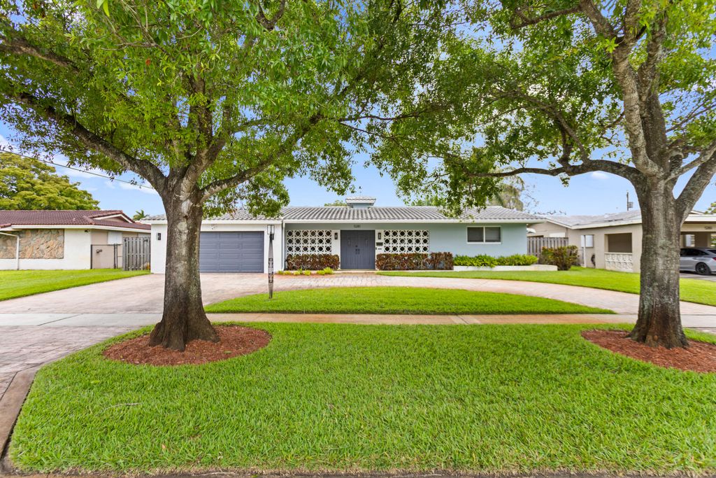 Photo of 5281 SW 4th Court, Plantation, FL 33317 (MLS # B26016767)