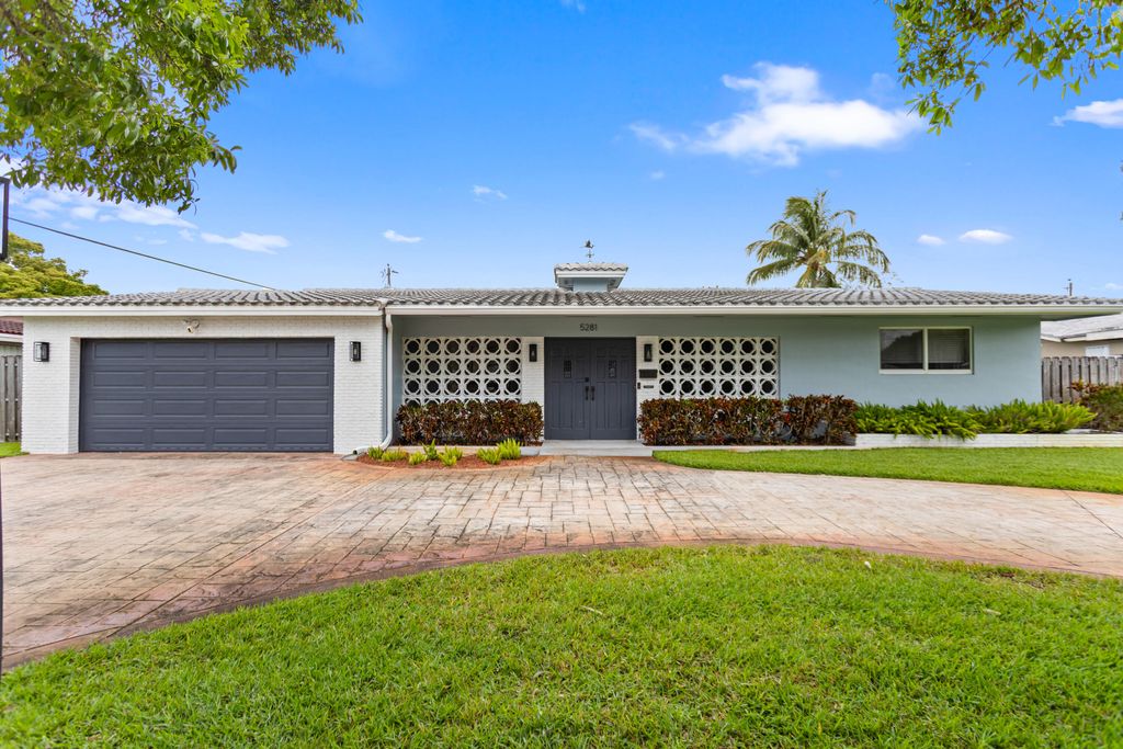 Photo of 5281 SW 4th Court, Plantation, FL 33317 (MLS # B26016767)