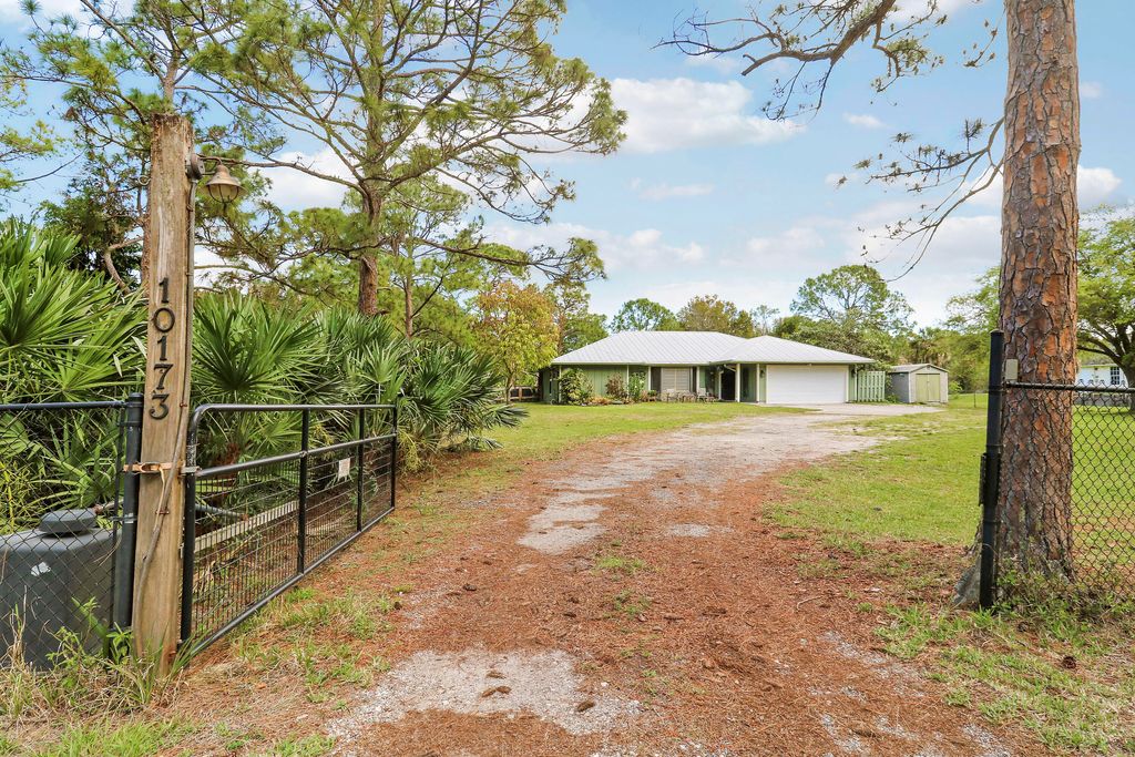 Photo of 10173 N 150th Ct Court N, Jupiter, FL 33478 (MLS # B26009105)