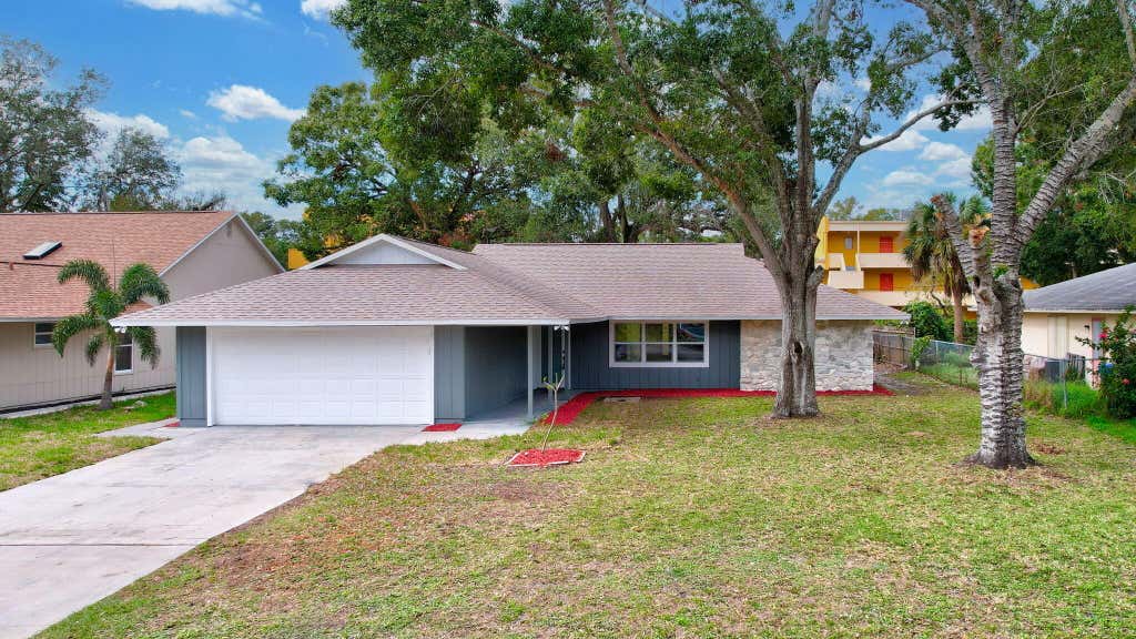 Photo of 1825 39th Avenue, Vero Beach, FL 32960 (MLS # B26038017)