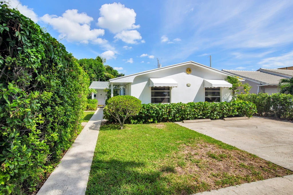Photo of 217 Pine Terrace, West Palm Beach, FL 33405 (MLS # B26082231)