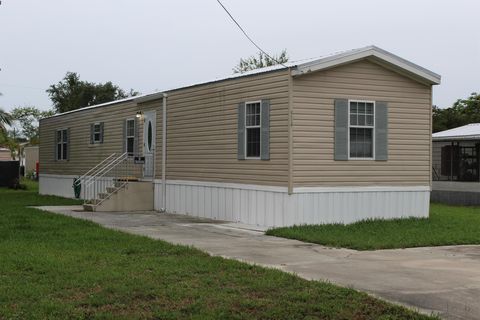 Single Family Residence in Clewiston FL 514 Redish Circle Cir.jpg