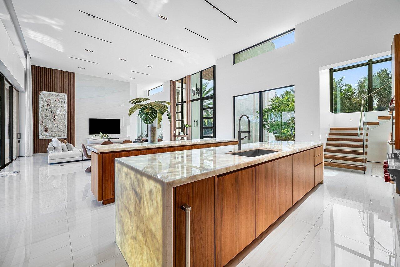 VENETIAN ISLES 3RD SEC - Residential