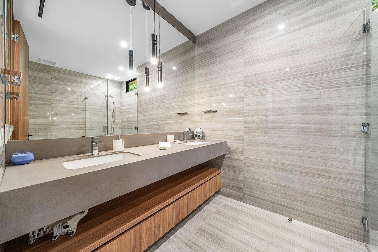 VENETIAN ISLES 3RD SEC - Residential