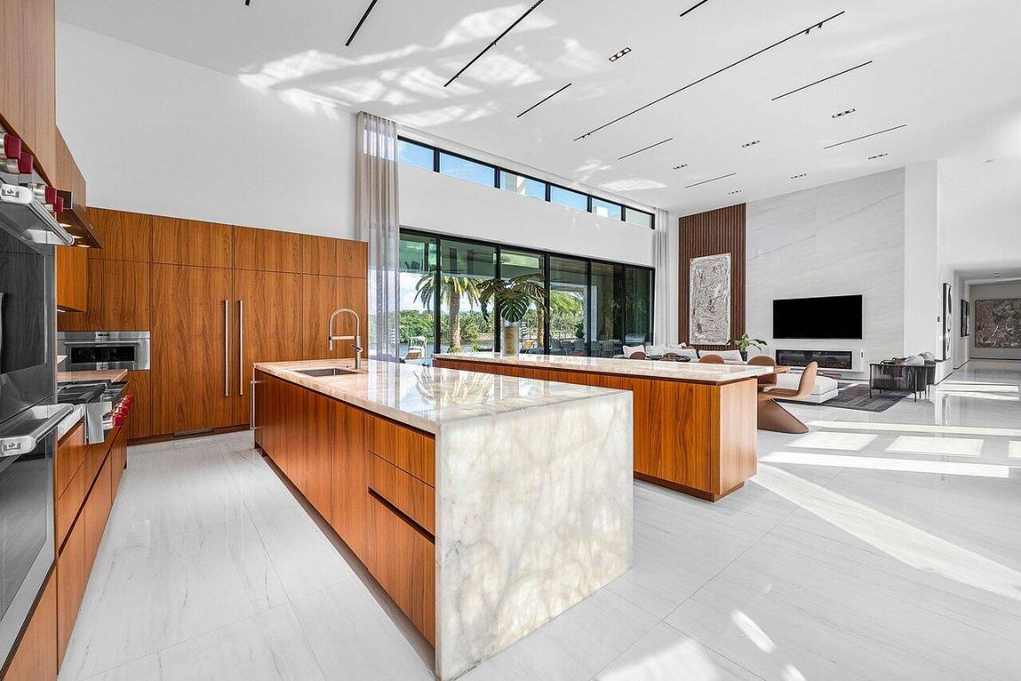 VENETIAN ISLES 3RD SEC - Residential