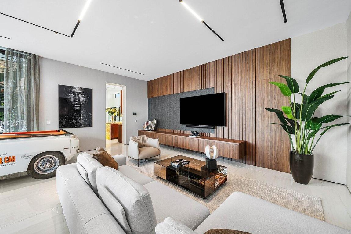 VENETIAN ISLES 3RD SEC - Residential