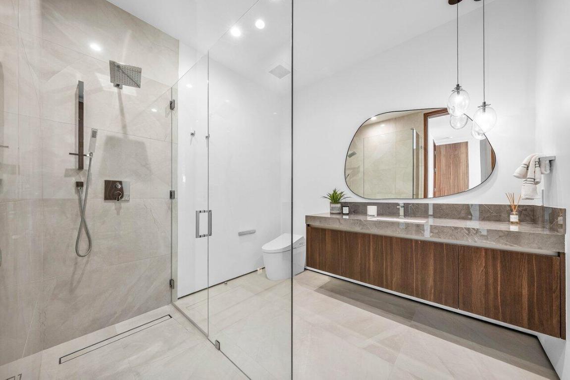 VENETIAN ISLES 3RD SEC - Residential