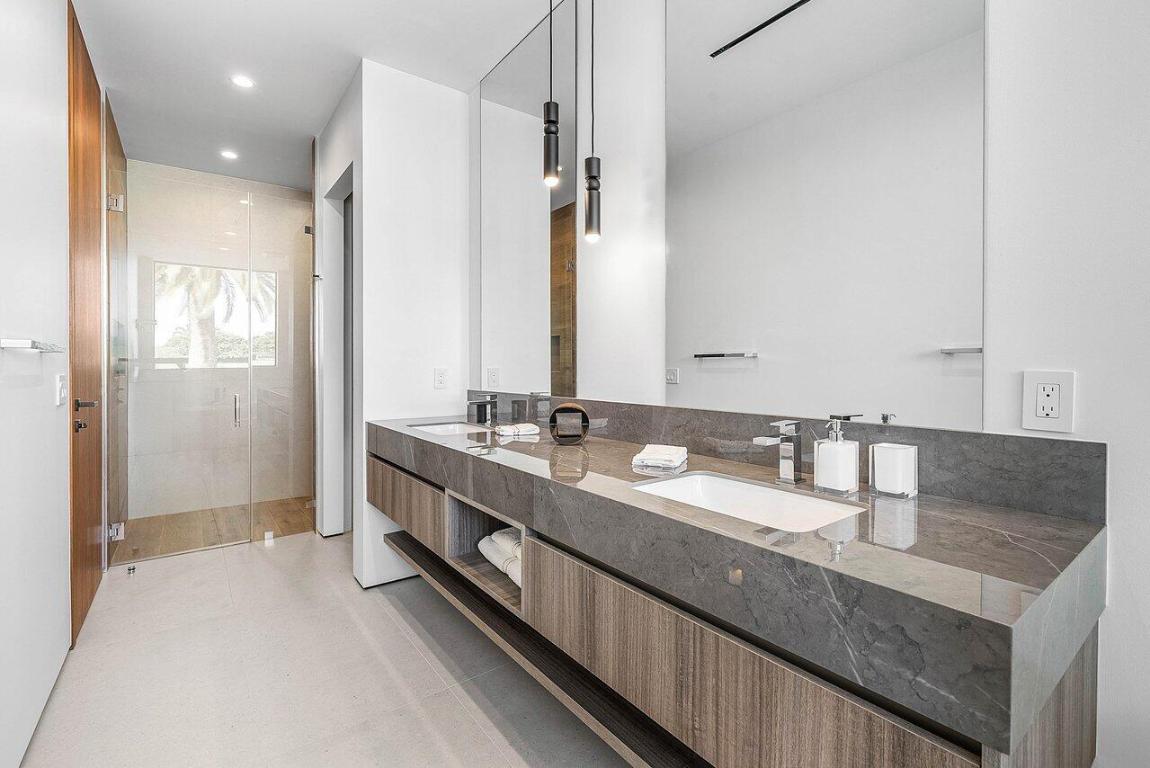 VENETIAN ISLES 3RD SEC - Residential