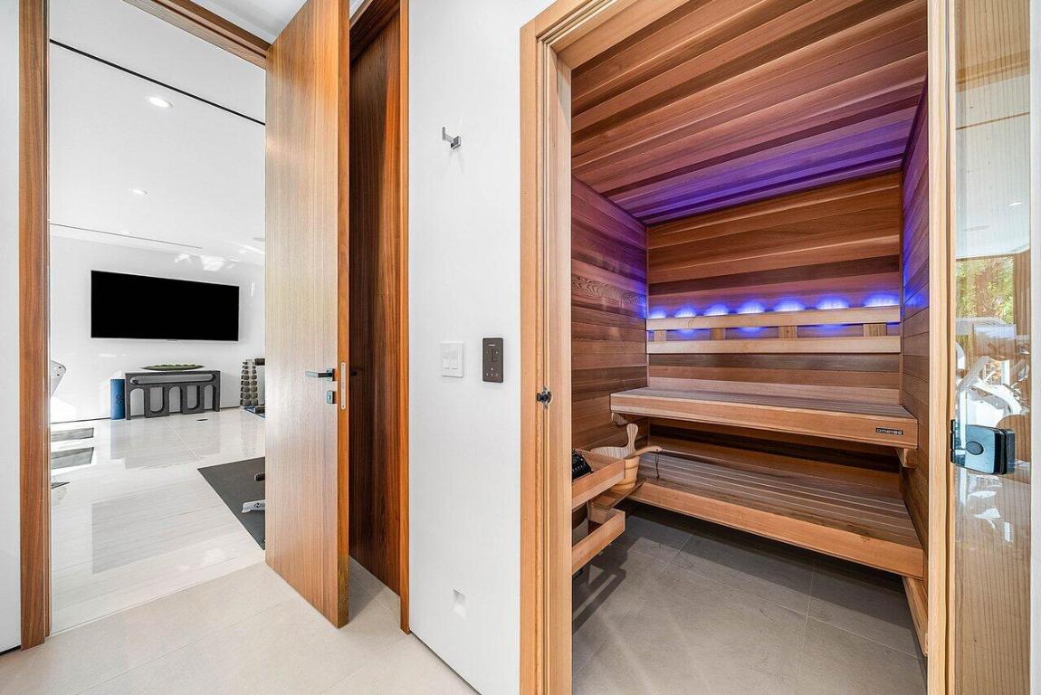 VENETIAN ISLES 3RD SEC - Residential