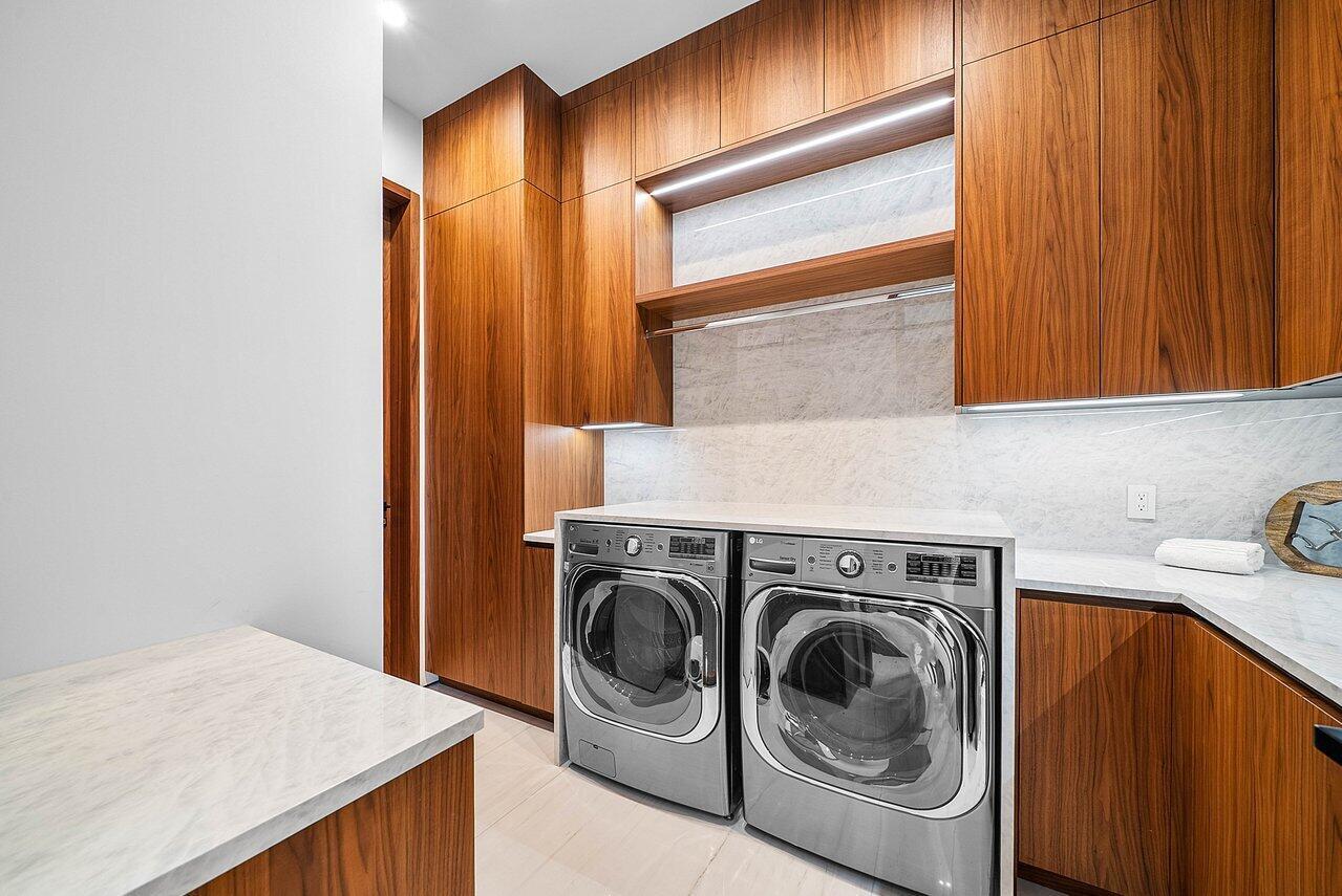 VENETIAN ISLES 3RD SEC - Residential