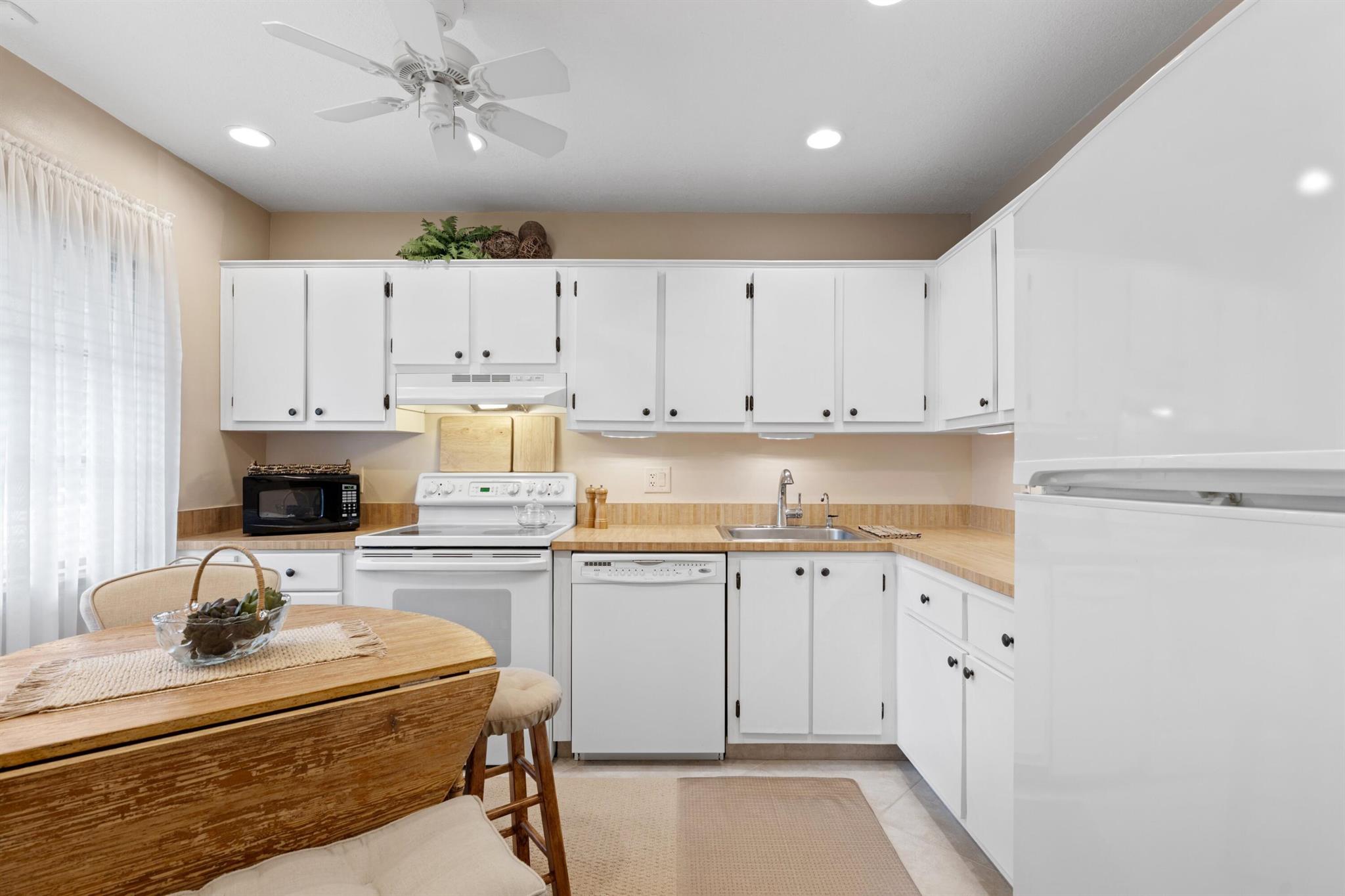 GLADES OF BOCA LAGO CONDO - Residential
