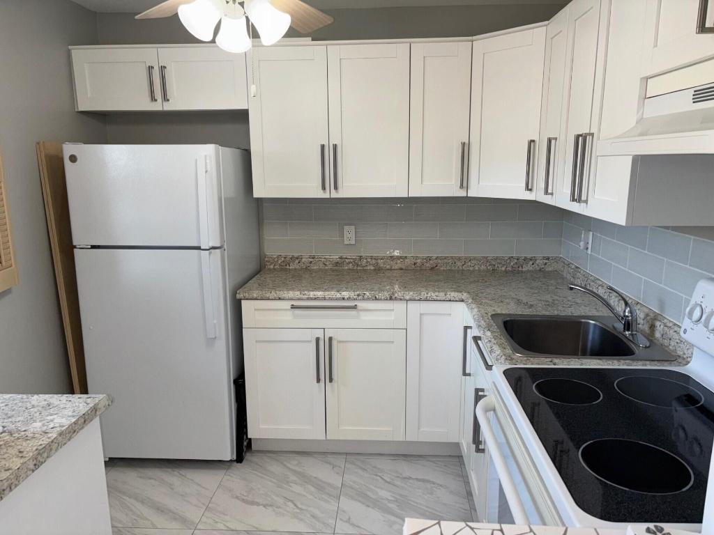 VILLAGE ROYALE CONDO 7 - Residential Lease