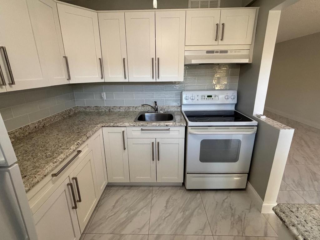 VILLAGE ROYALE CONDO 7 - Residential Lease