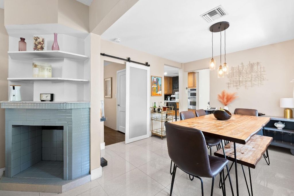 Photo of 1401 NE 5th Terrace, Fort Lauderdale, FL 33304 (MLS # F10536621)