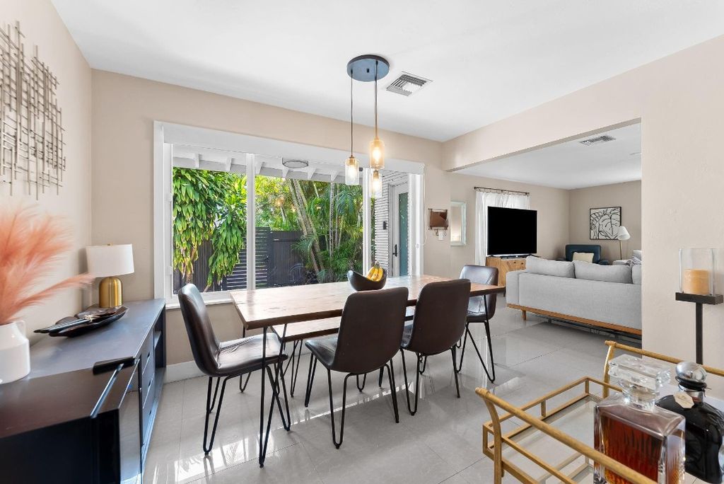 Photo of 1401 NE 5th Terrace, Fort Lauderdale, FL 33304 (MLS # F10536621)