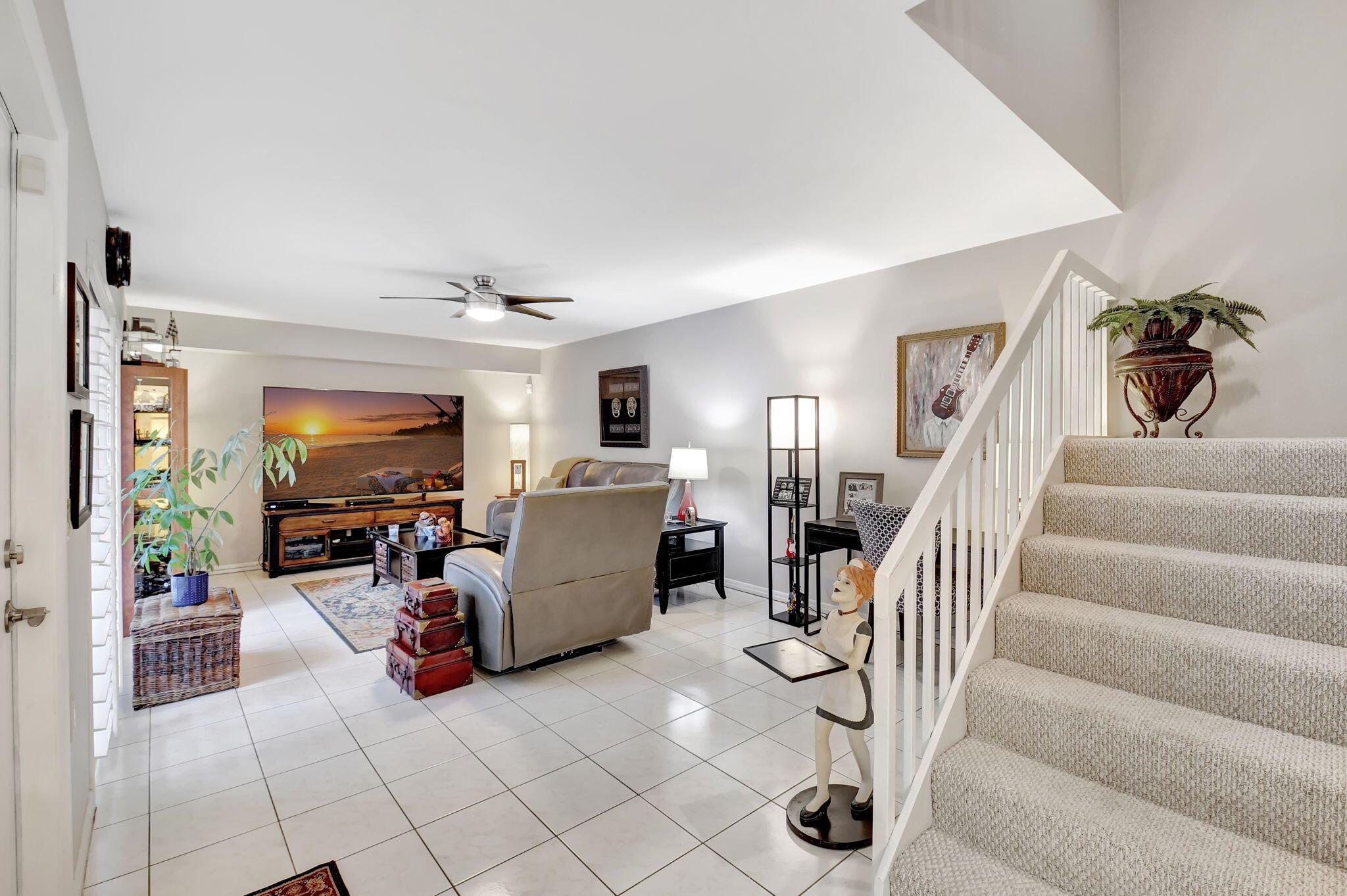 708 Buttonwood Lane