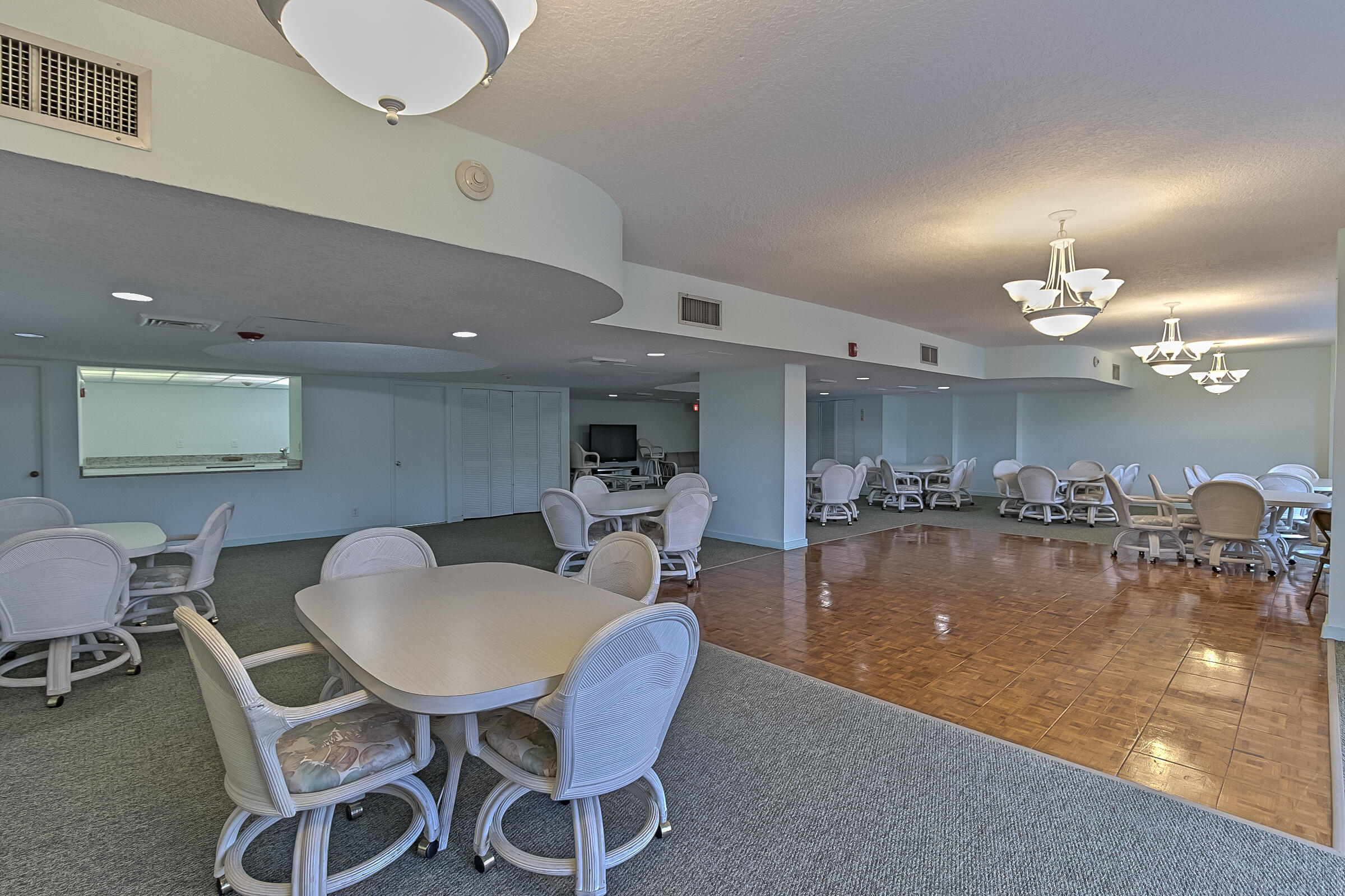 SILVER THATCH ATLANTIC PLAZA - Residential