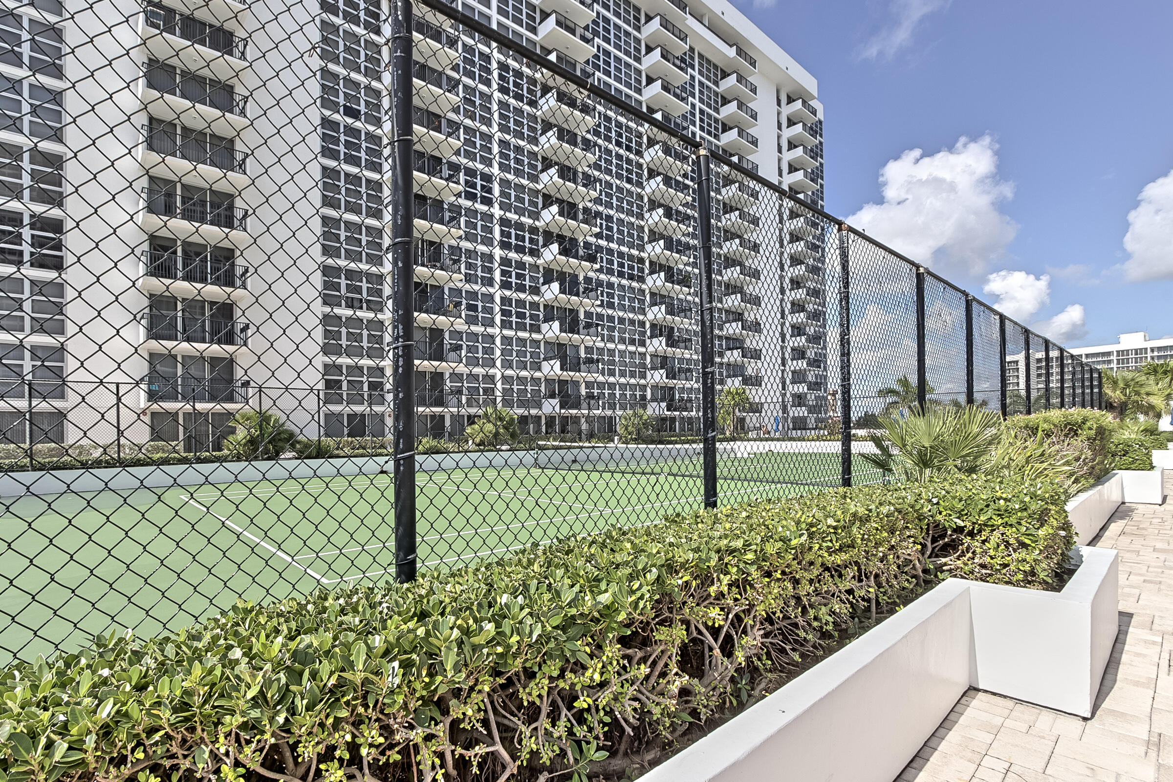 SILVER THATCH ATLANTIC PLAZA - Residential