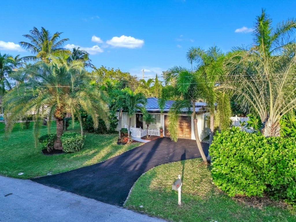 Photo of 220 NW 12TH Street, Boca Raton, FL 33432 (MLS # B26093842)