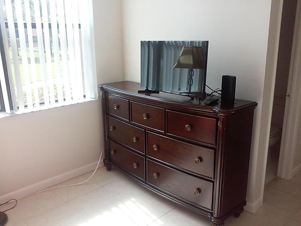 LAVERS DELRAY RACQUET CLUB CONDO - Residential Lease