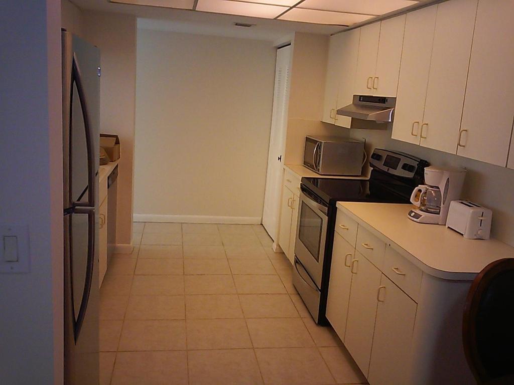 LAVERS DELRAY RACQUET CLUB CONDO - Residential Lease