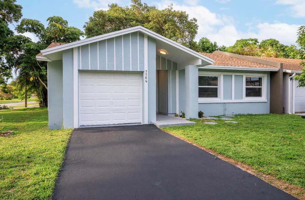 Photo of 5586 N LAKEWOOD Circle #A, Margate, FL 33063 (MLS # B26060202)