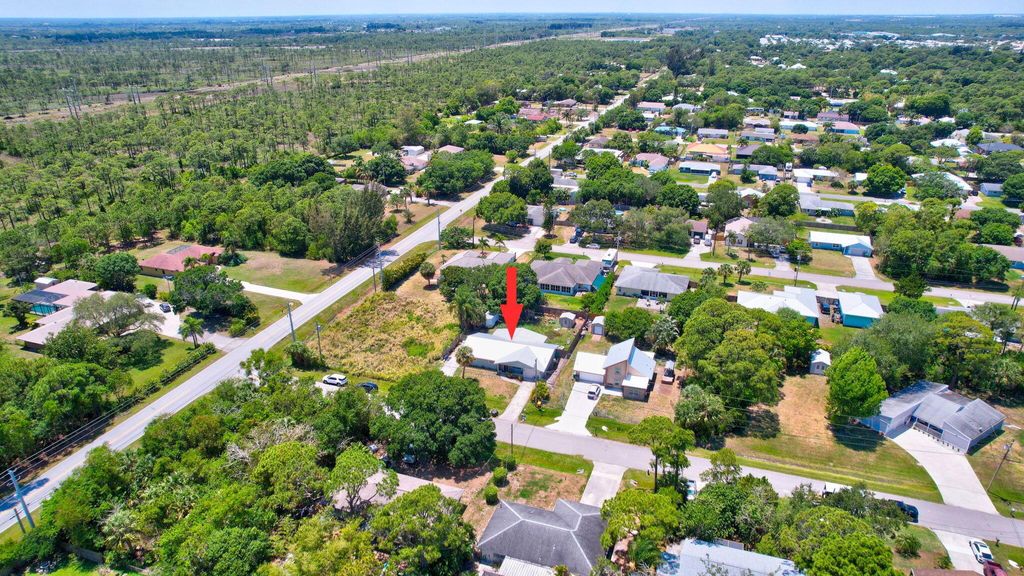 Photo of 6107 Hickory Drive, Fort Pierce, FL 34982 (MLS # R10985152)