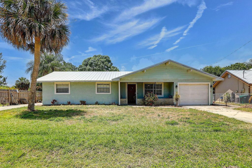 Photo of 6107 Hickory Drive, Fort Pierce, FL 34982 (MLS # R10985152)