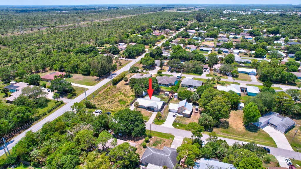 Photo of 6107 Hickory Drive, Fort Pierce, FL 34982 (MLS # R10985152)