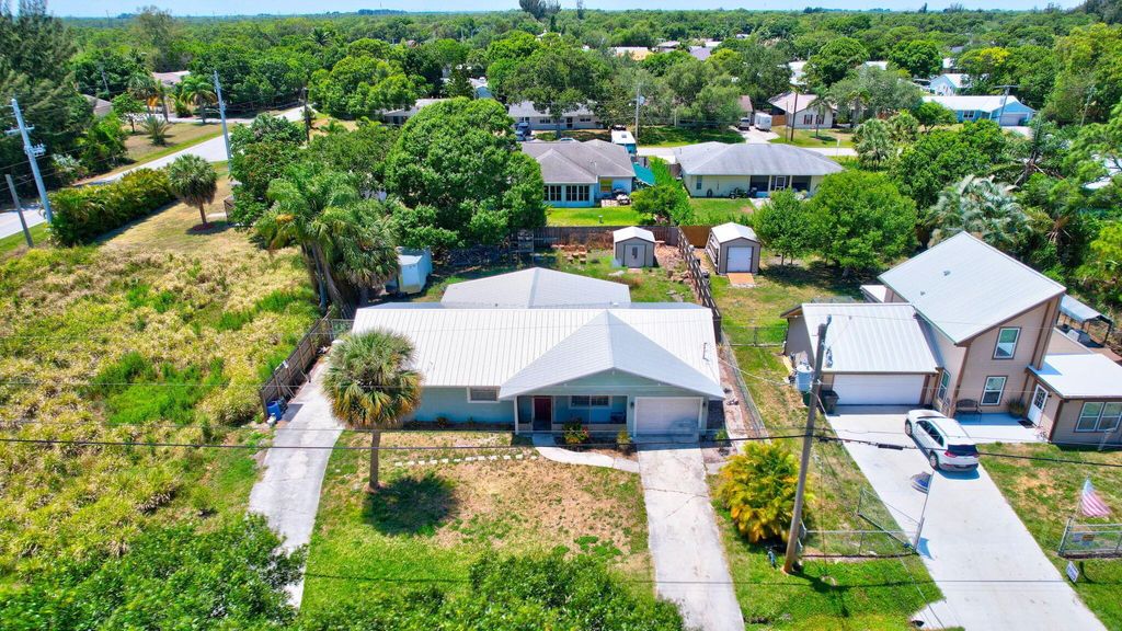 Photo of 6107 Hickory Drive, Fort Pierce, FL 34982 (MLS # R10985152)
