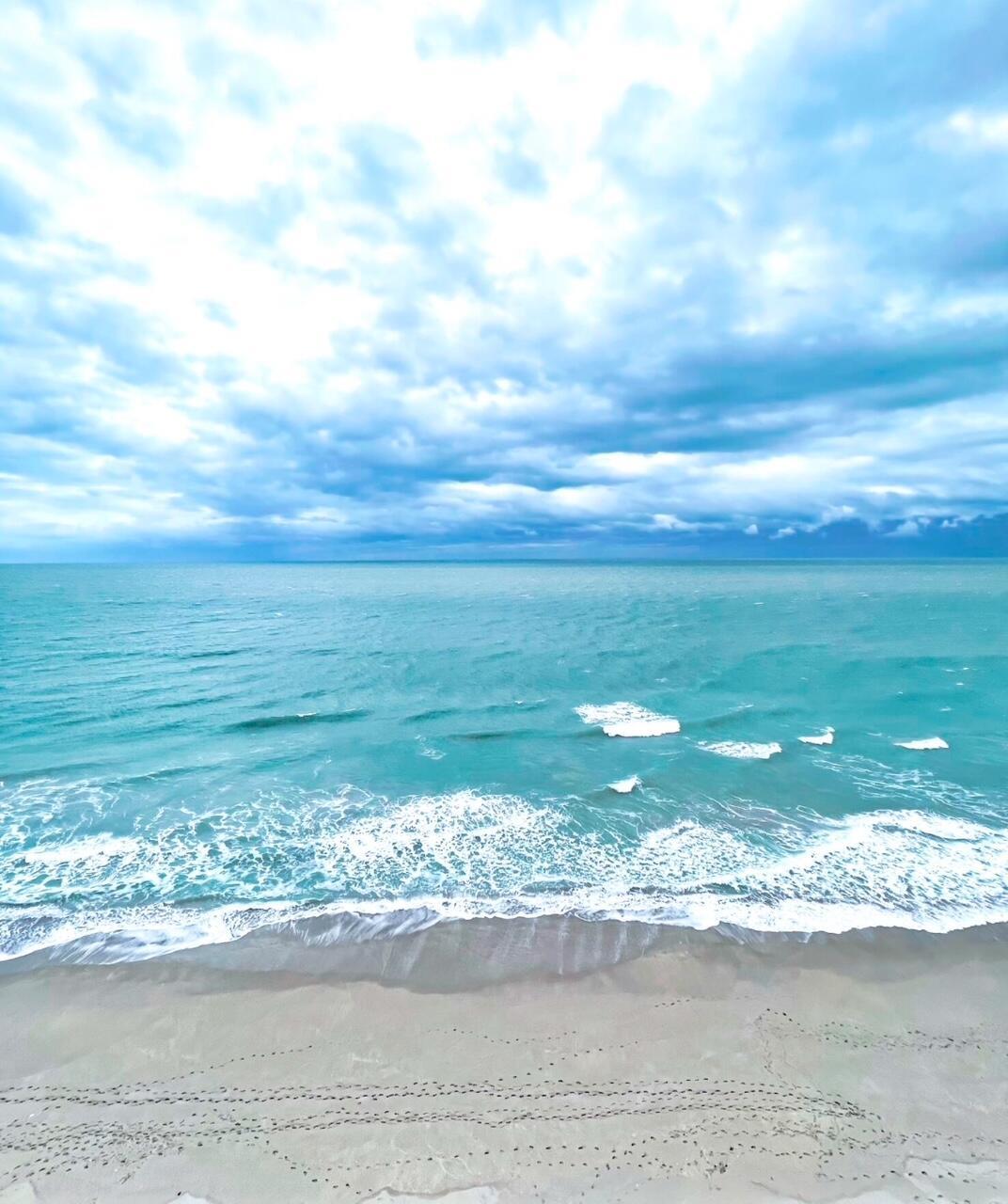 ISLAND DUNES CONDOMINIUM - Residential Lease