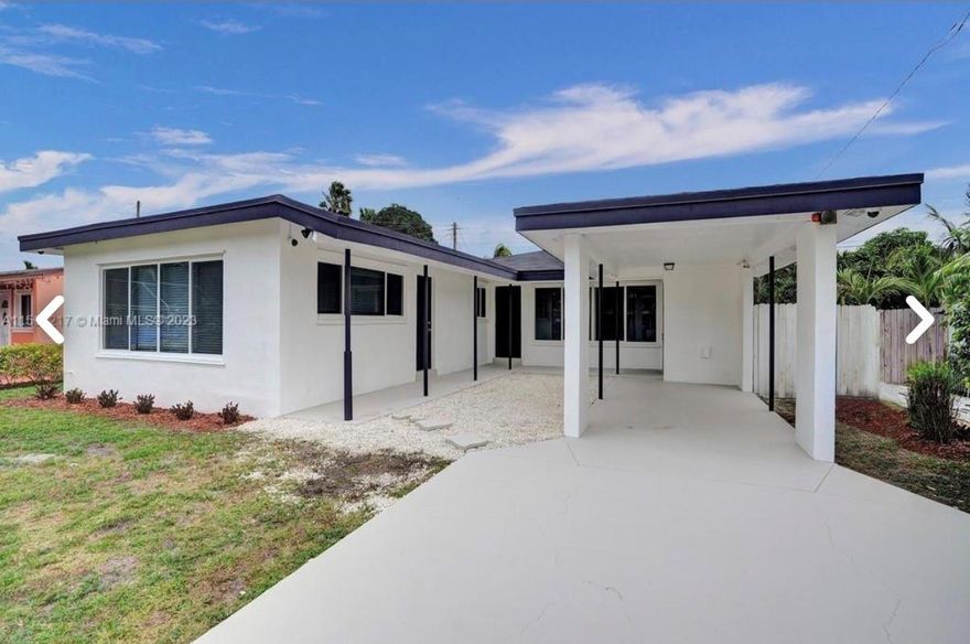 Remarkably remodeled duplex in the heart of Hollywood Driftwood Acres. This one bed one and a half bath beauty has gone thru a substantial upgrades including new roof, flooring, kitchen and bathrooms, central air gives you complete comfort. Has its own laundry room with washer and dryer, a large patio for you to organize your entertainment activities. water is included with the rent. Come and make it yours before its gone. Dúplex notablemente remodelado en el corazón de Hollywood Driftwood Acres. Esta belleza de una cama y un baño y medio ha pasado por importantes mejoras que incluyen nuevo techo, piso, cocina y baños, y el aire central le brinda una comodidad total. Cuenta con su propia lavandería con lavadora y secadora, un amplio patio para organizar sus actividades de entretenimiento