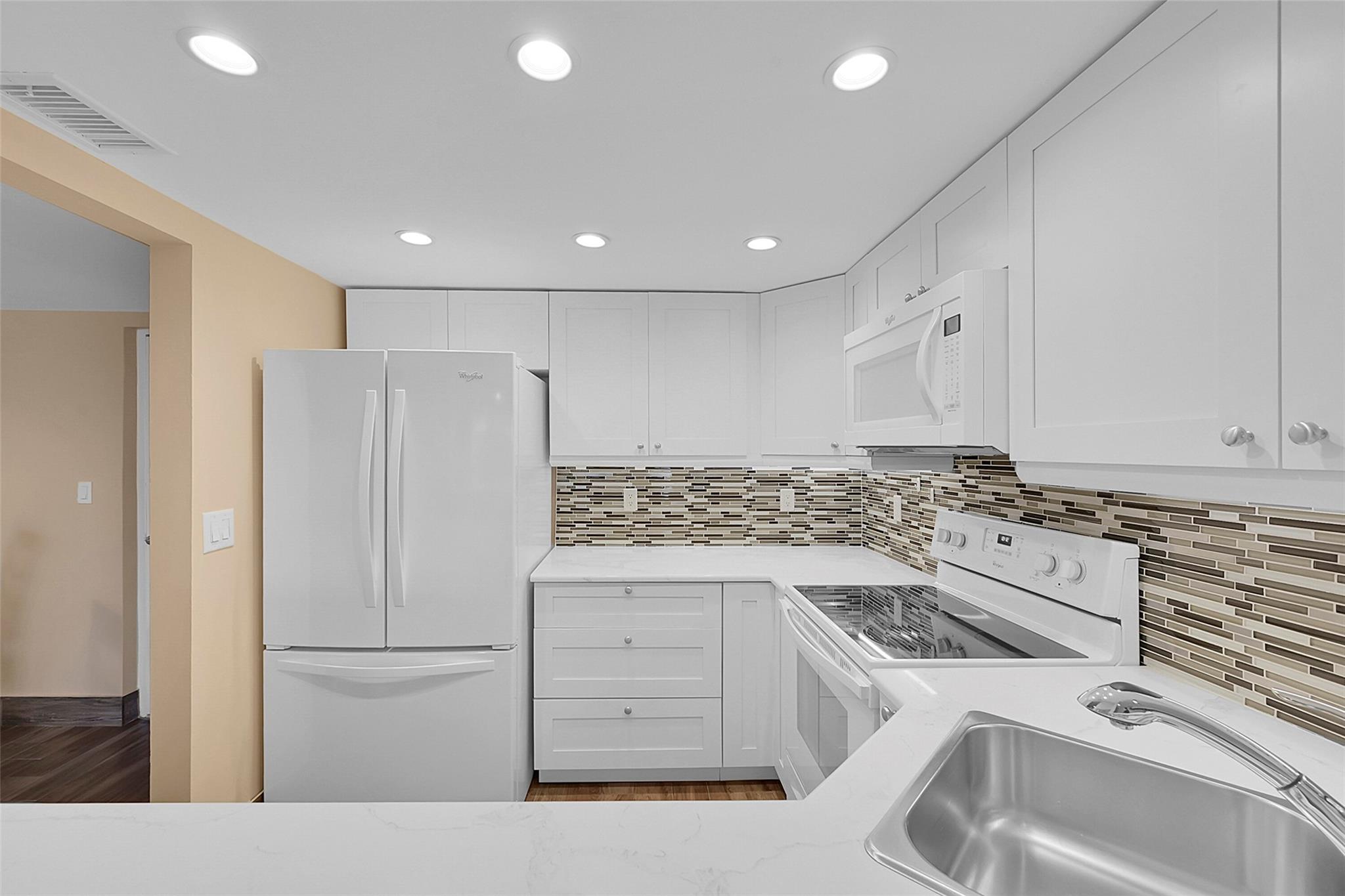 River Manor - Residential