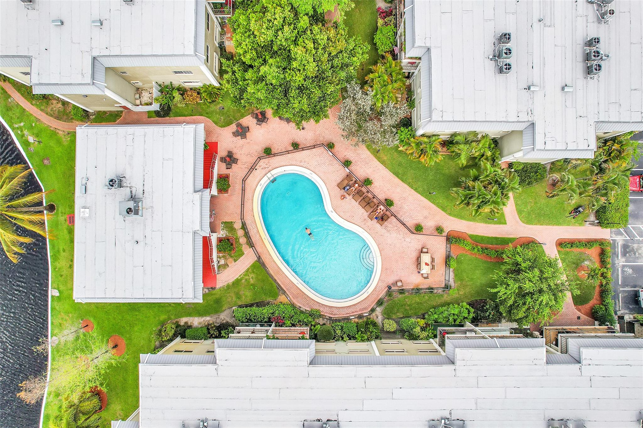 River Manor - Residential