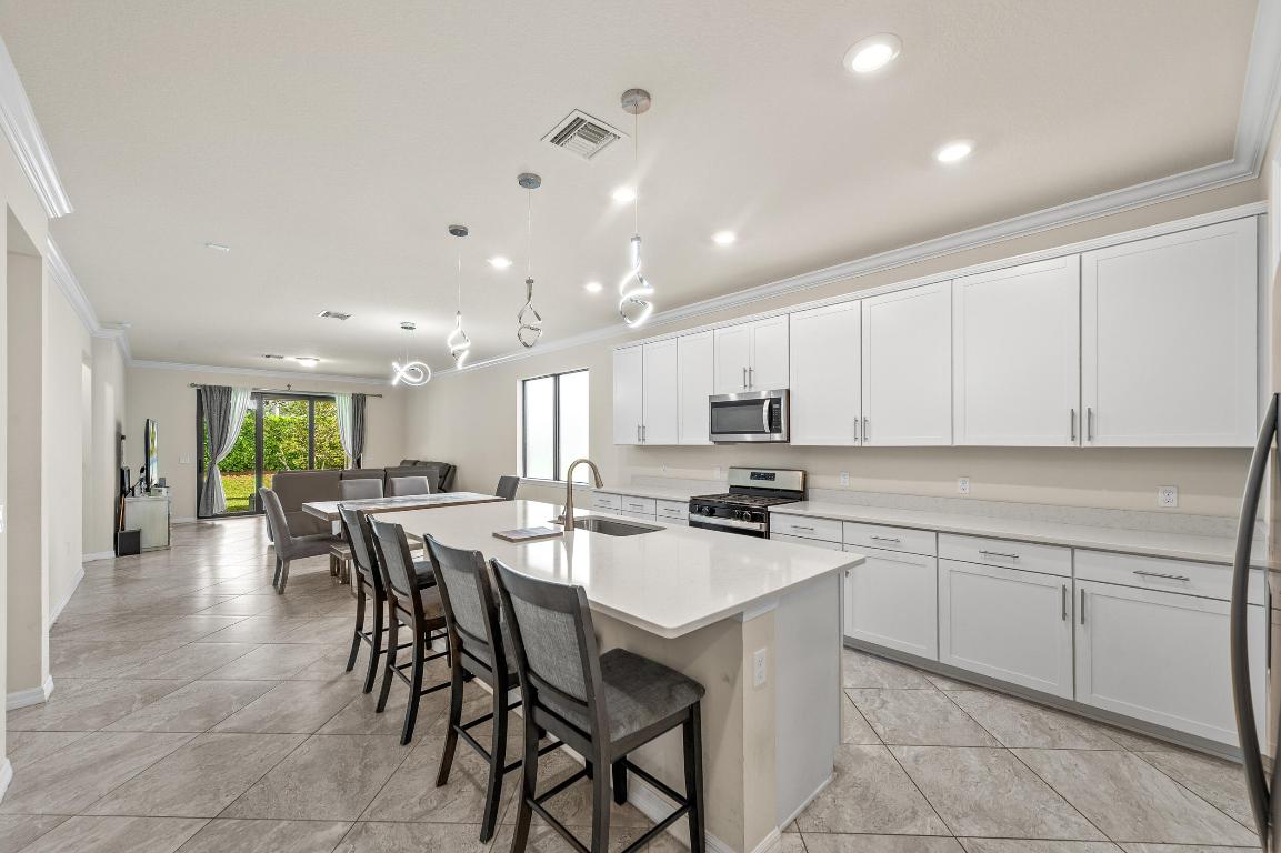 Properties 4762 Roldan Court
