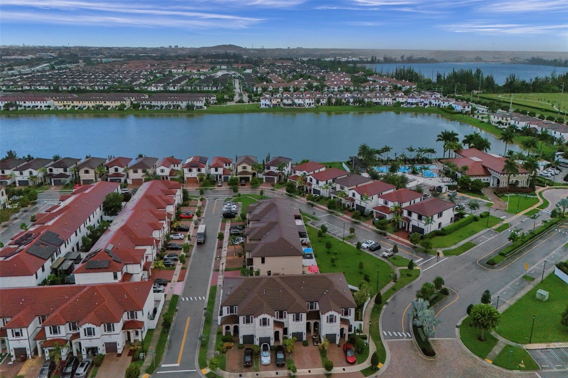 AQUABELLA SECTION ONE - Residential