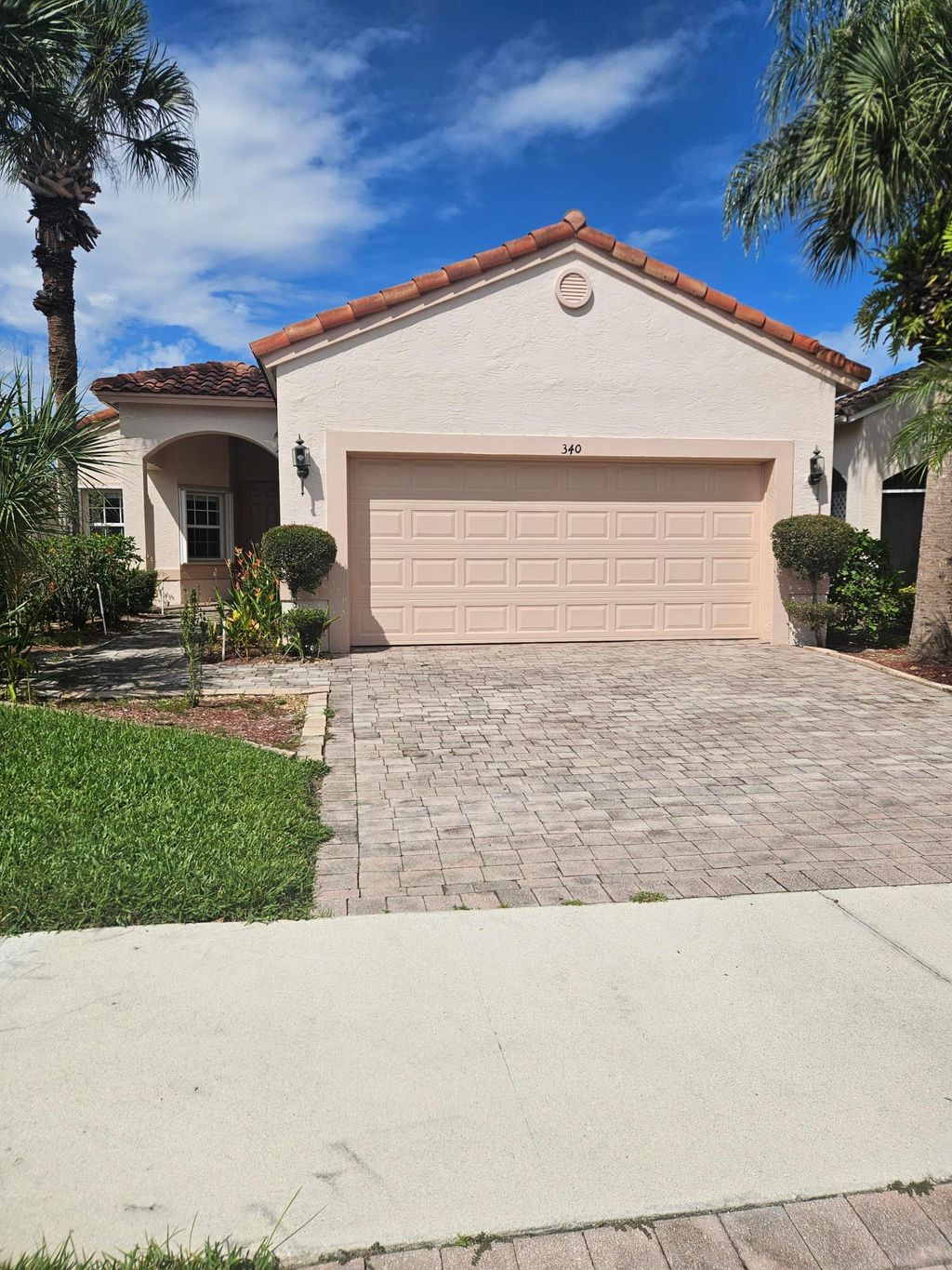 Photo of 340 NW Breezy Point Loop, Port Saint Lucie, FL 34986 (MLS # R11131733)