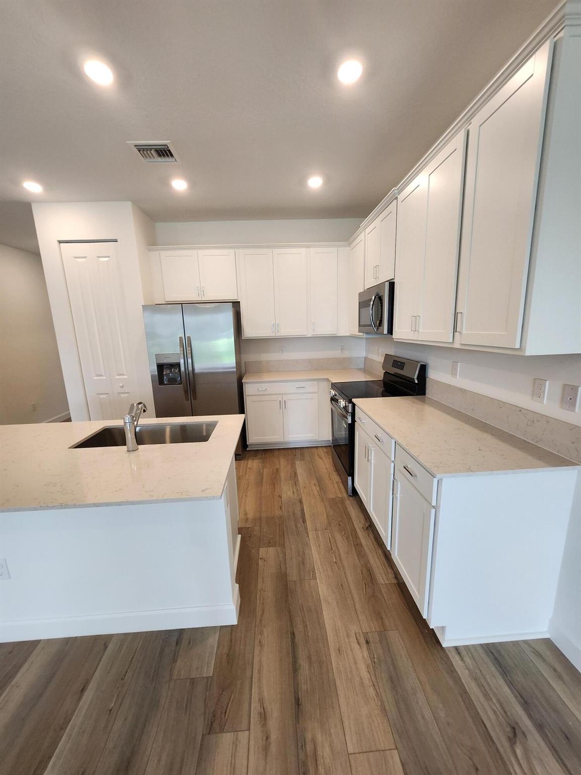 DELRAY TRAILS - Residential Lease