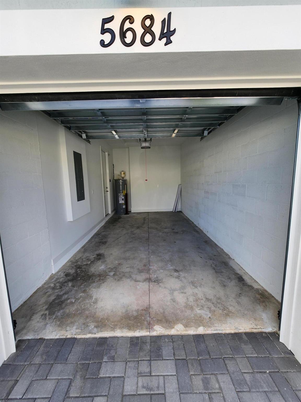 DELRAY TRAILS - Residential Lease