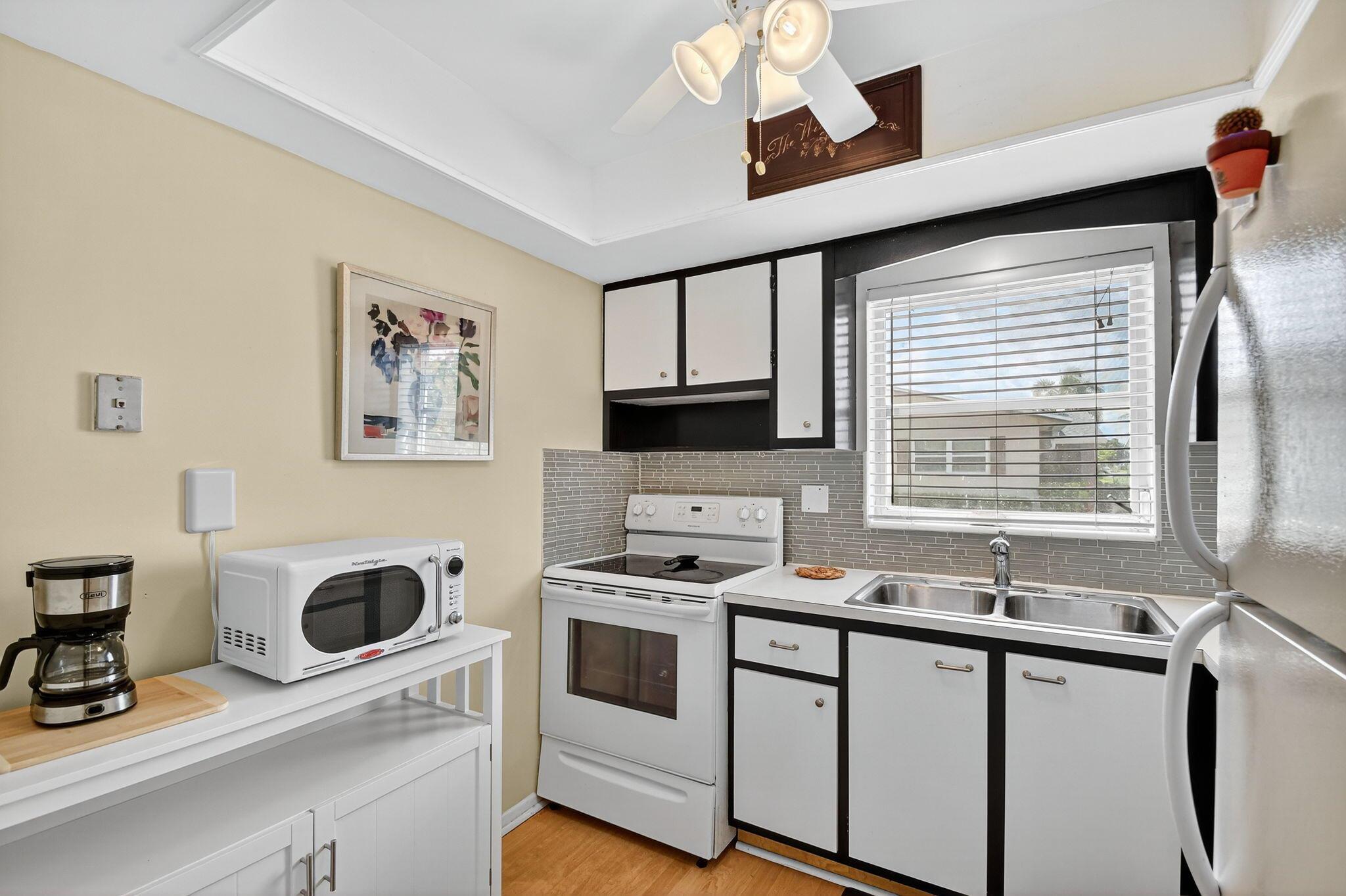 CRESTHAVEN VILLAS 10 COND - Residential Lease