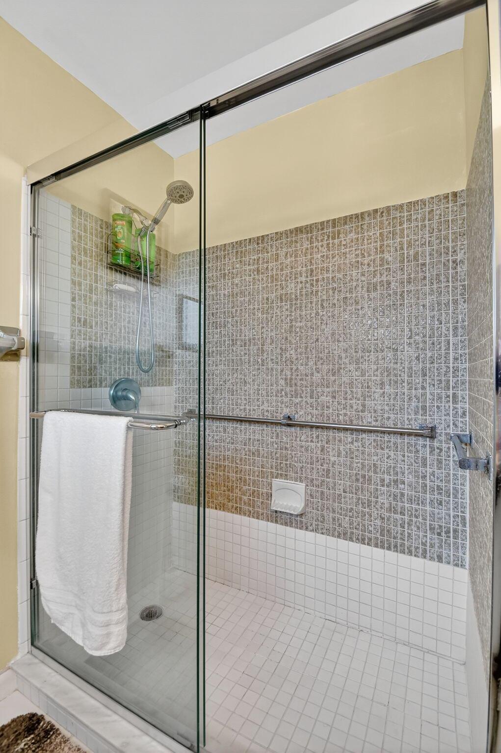 CRESTHAVEN VILLAS 10 COND - Residential Lease