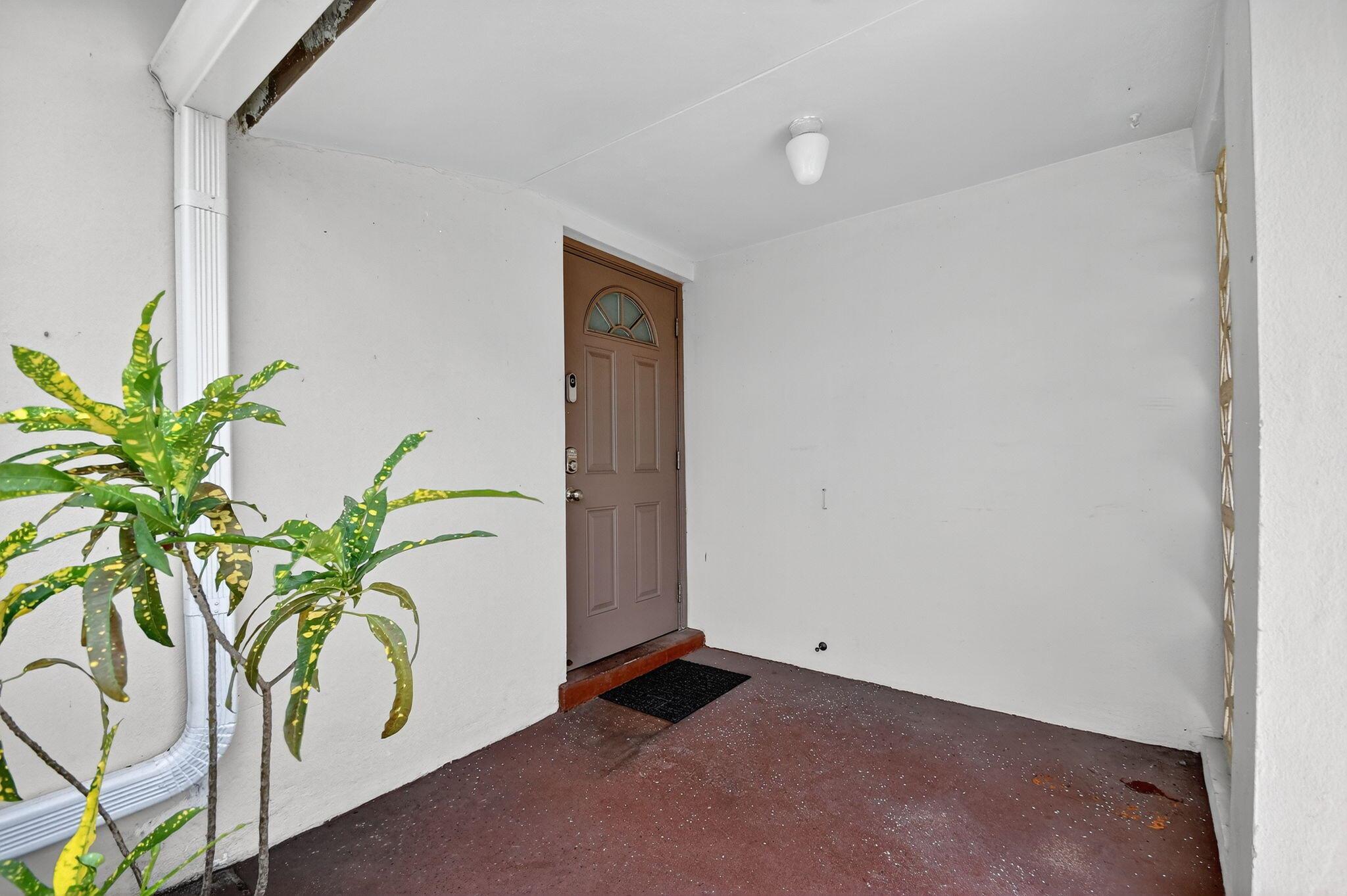 CRESTHAVEN VILLAS 10 COND - Residential Lease