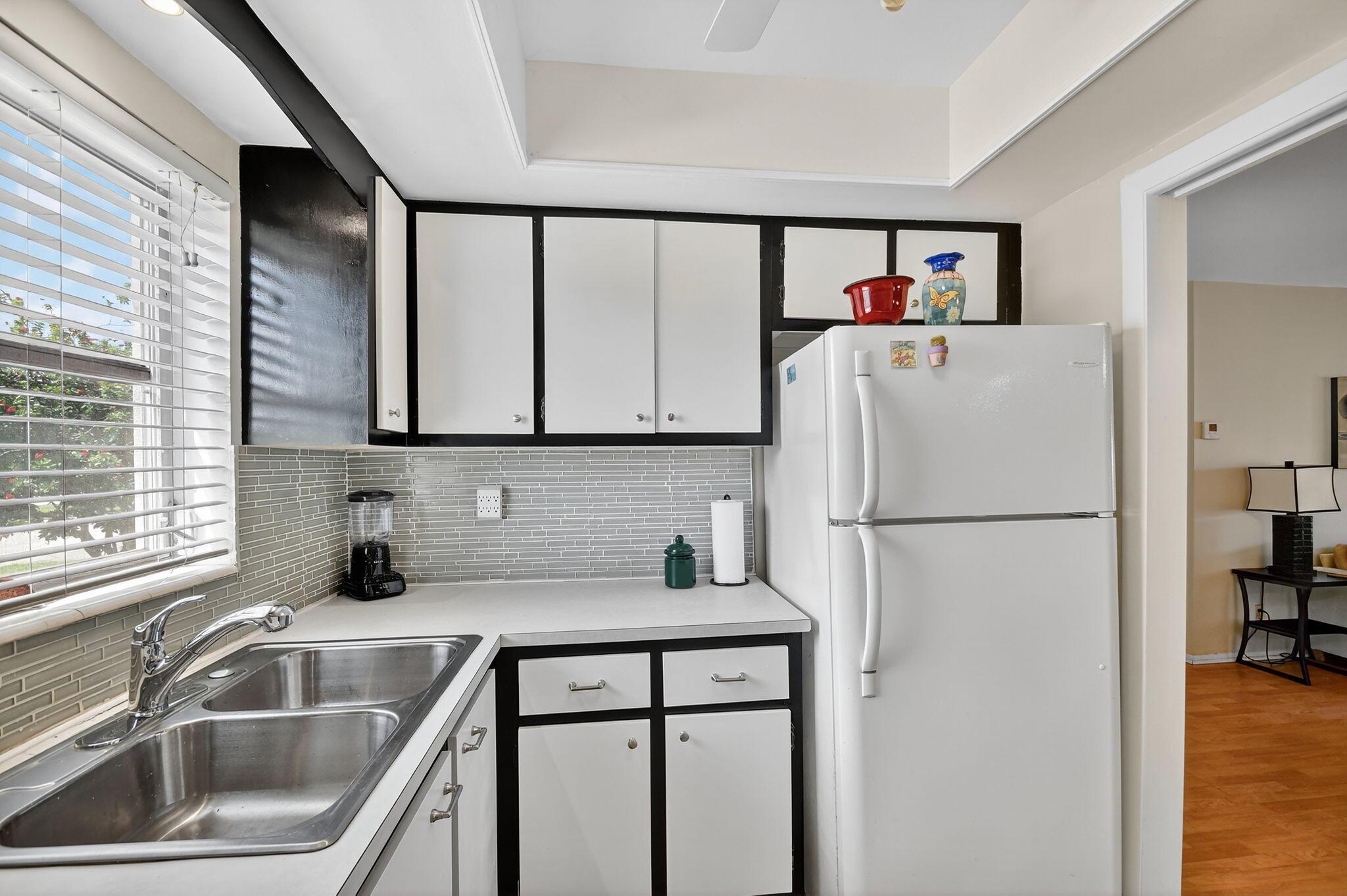 CRESTHAVEN VILLAS 10 COND - Residential Lease