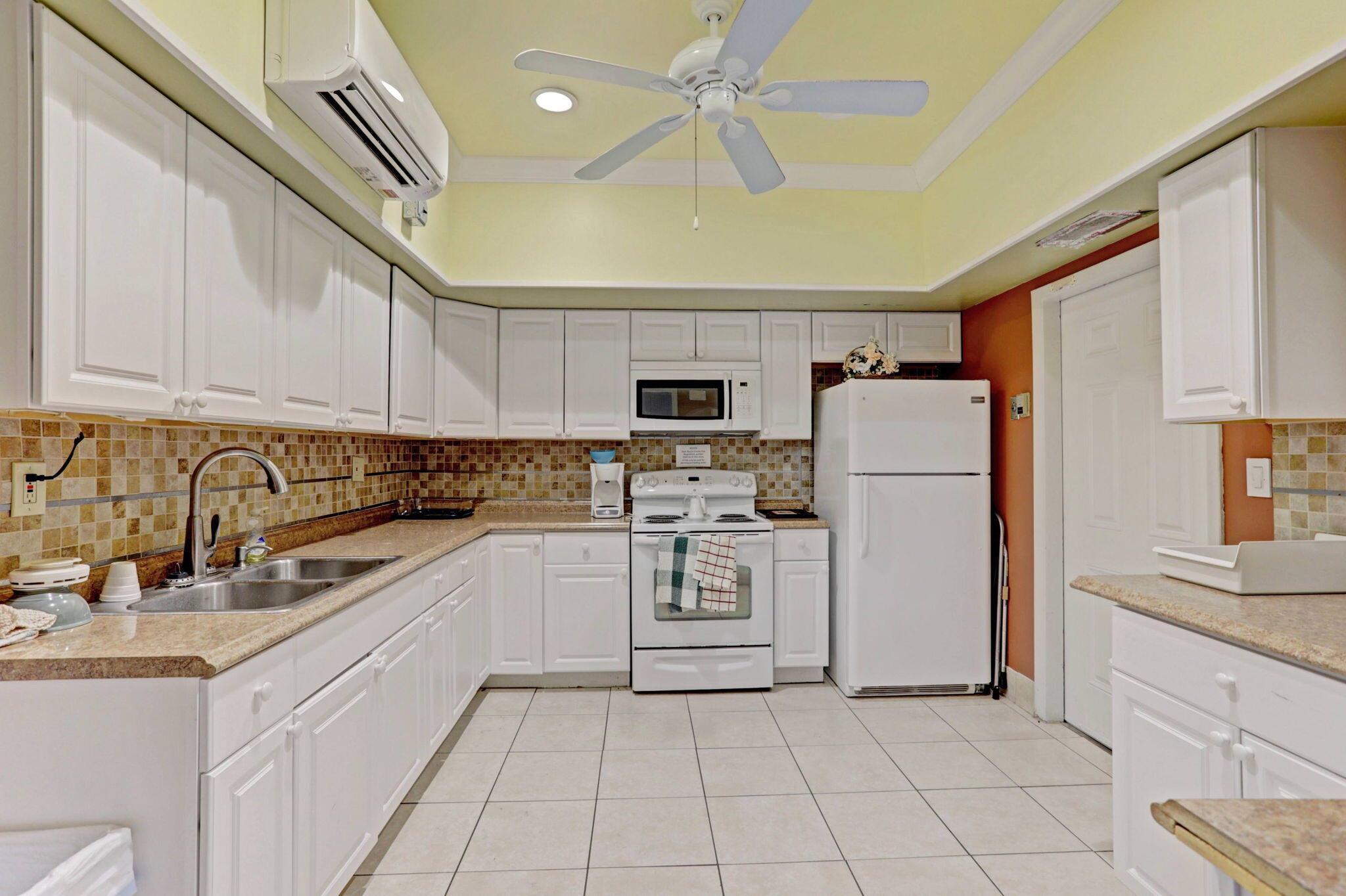 CRESTHAVEN VILLAS 10 COND - Residential Lease