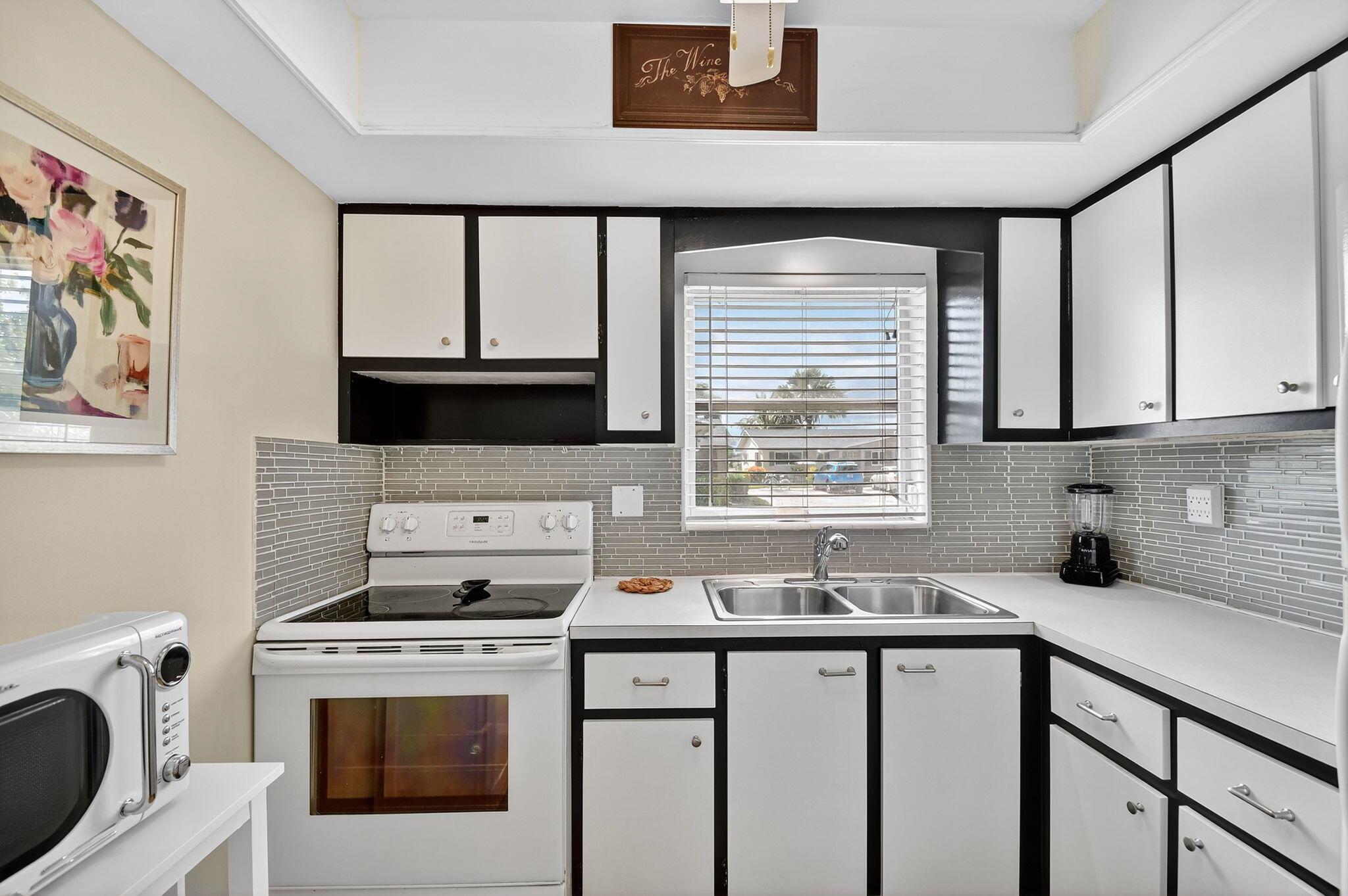 CRESTHAVEN VILLAS 10 COND - Residential Lease