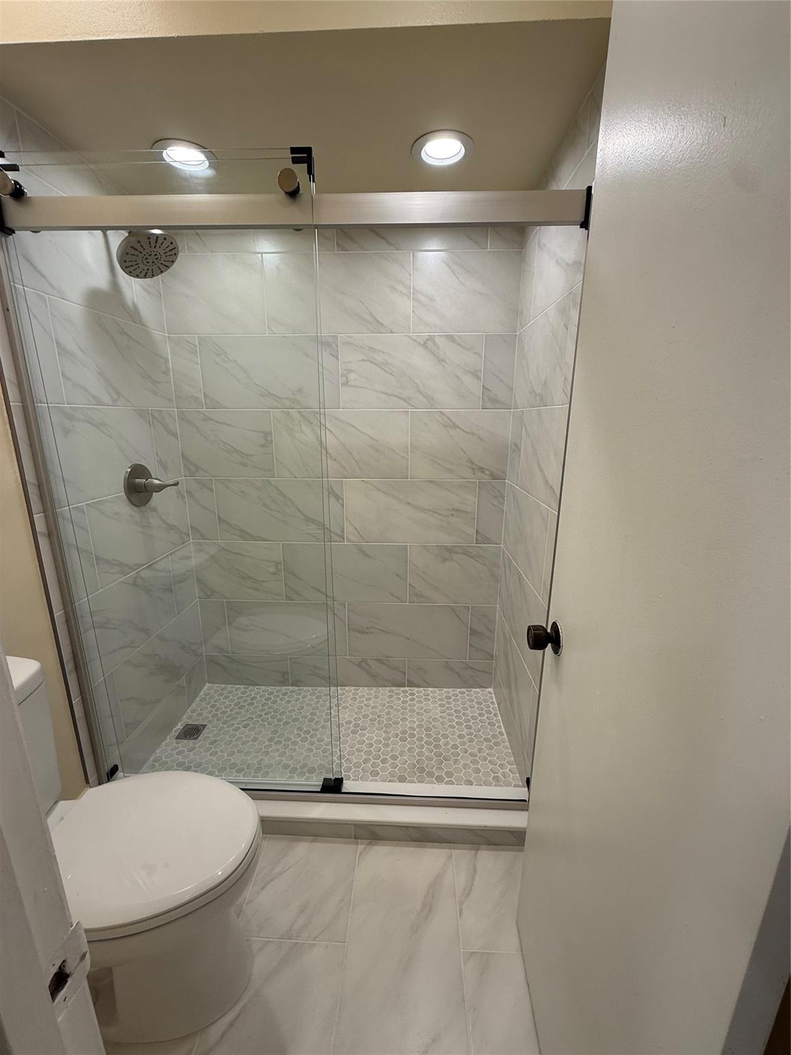 LAKES MEADOW VILLAGE HOME - Residential Lease