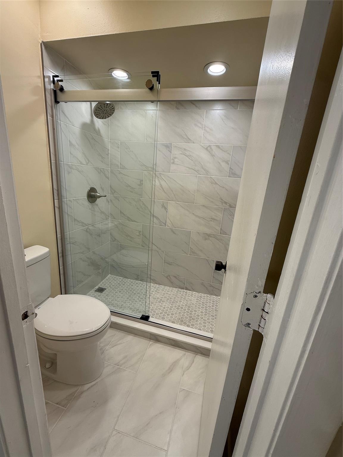 LAKES MEADOW VILLAGE HOME - Residential Lease