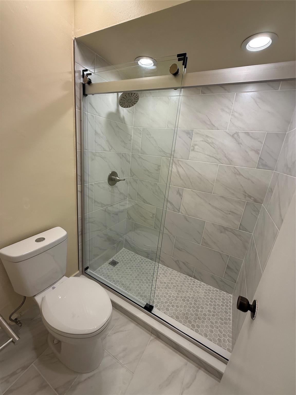 LAKES MEADOW VILLAGE HOME - Residential Lease